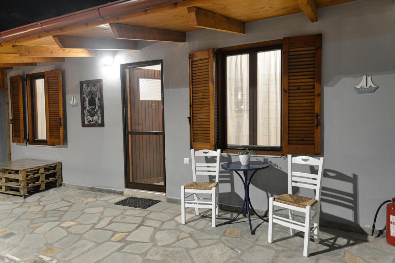 Waterfront Studio Nea Iraklitsa Exterior photo